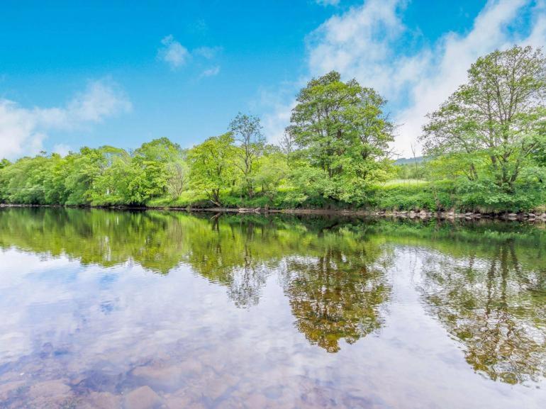 3 Bedroom Luxury Home, Hot Tub, Stunning Views Of Killin, Sitting On The River Dochart Exterior foto